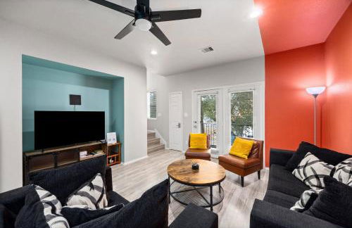 Modern 3-Story Townhome w Pool Table, Sleeps 10 Near Stadiums - Foto 29