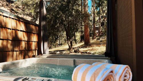 Clarity Cabin A-Frame Sanctuary w Hot Tub Fireplace Grill AC Hammock Chairs Fire Pit Pets OK - Foto 3