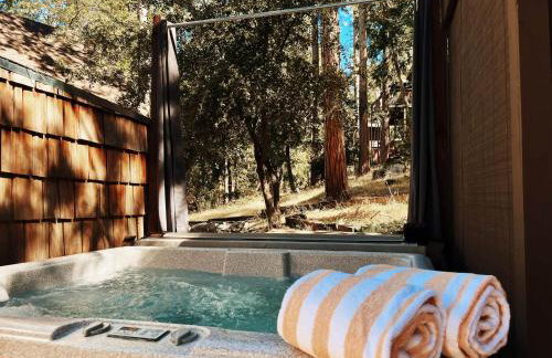 Clarity Cabin A-Frame Sanctuary w Hot Tub Fireplace Grill AC Hammock Chairs Fire Pit Pets OK - Foto 3