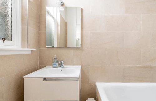 Luxury Victorian 5 bedroom apartment by Lady road apartments - Foto 77