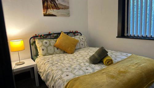 Large Studio Kitchenette - Photo 2