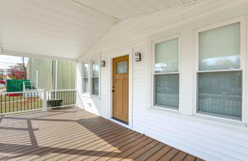 Walk to River, Parks and Dining Family Home with Yard - Foto 25