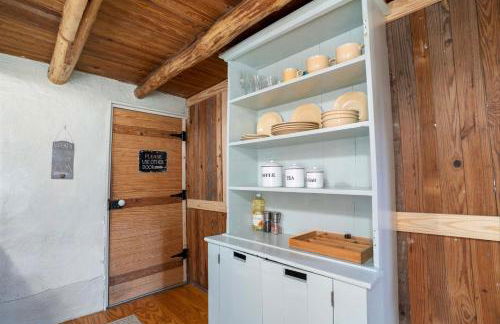 Rustic Baileys Retreat Cabin Near Wineries! - Foto 13