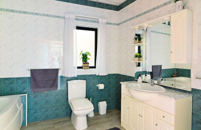 Peaceful Haven With Stunning Views Close to sea - Foto 12