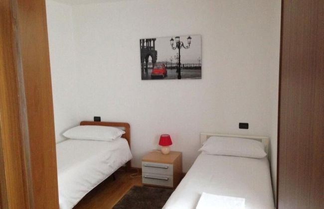 De La Tour - Photo 13