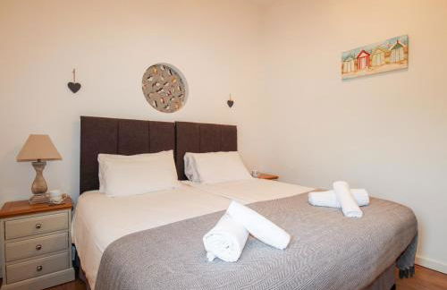 Beside the Sea - Photo 14