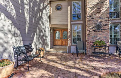 Near Shops & Eats! Centennial Home w/ Sunroom - Foto 41
