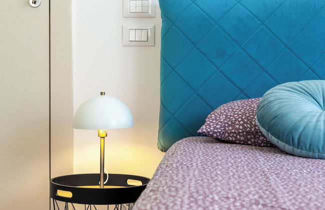 Charming Home - Photo 2