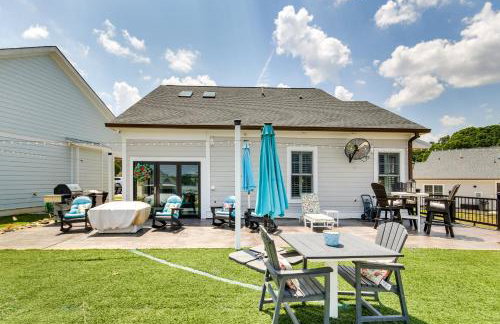 Greenwood Getaway with Furnished Patio and Lake View - Foto 25