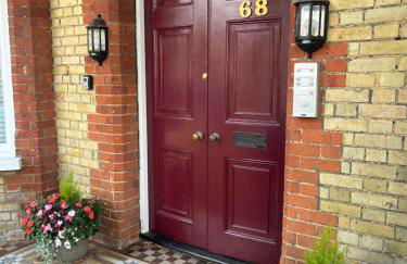 Luxury 1 bed apartment close to Airport and Exhibition centre ideal for short long term stays very cosy nicely furnished for comfort with all mod cons FreeParking on site Free WIFI - Foto 11