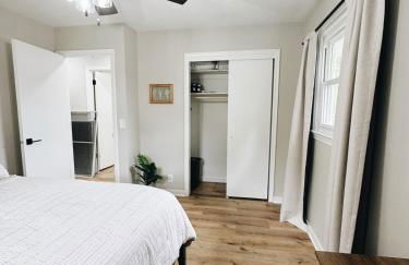 Newly Renovated Home With Pool - Foto 48