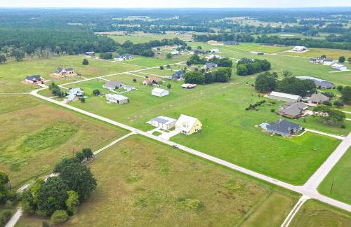 Aircraft Tours! Fly-In Hangar Apt in New Waverly - Foto 26