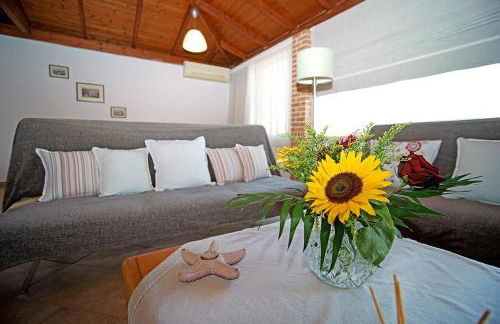 A View from the Attic Window. Kyparissia, Messinia - Foto 15