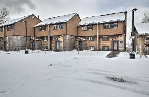 Slopeside Burke Mountain Condo with Fireplace! - Foto 19