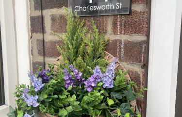 Charlesworth House - Photo 1