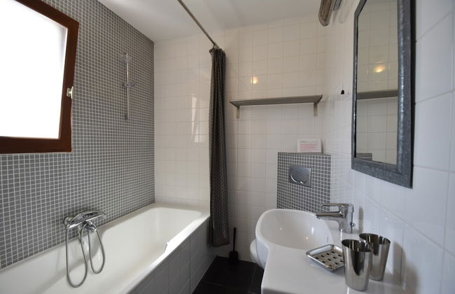 Villa With Heated Pool, Jacuzzi, Sports Field and Stunning Views - Photo 43