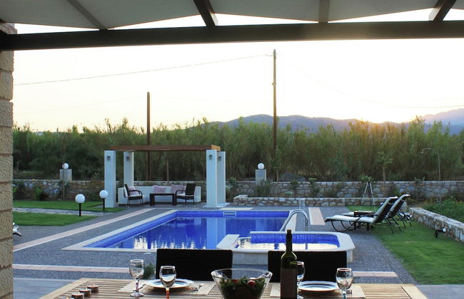 Villa in Kamisiana With Private Pool & Beach - Photo 20