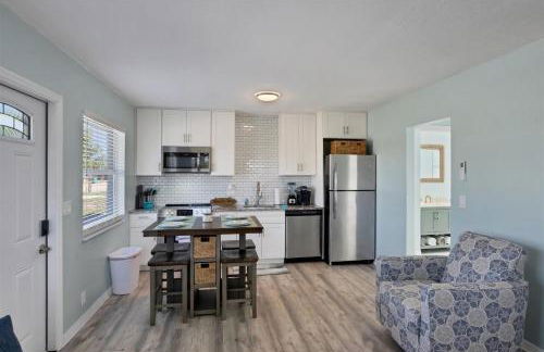 1 BR, Heated POOL, 1 Mile direct gulf access, GREAT Location, Dockage , Apt C - Foto 1