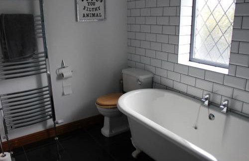 Modern Spacious House - Sleeps 16, Free Parking, Sun Terrace - Foto 17