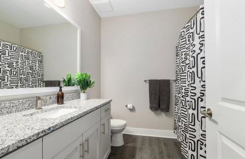 Modern 16BR 16BA Condos w Garage and Patio - Foto 24