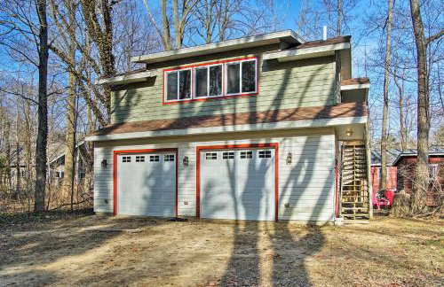 Harbert Cottage with Fire Pit Half Mile to Beach! - Foto 36