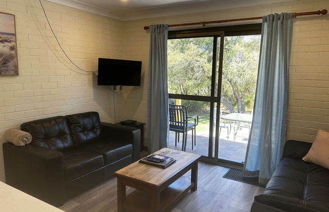 Emu Beach Chalets - Photo 26