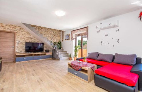 5 Bedroom Amazing Apartment In Viskovo - Photo 2