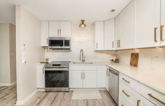 The Graceful Pelican Lakeview w Kayaks and Trail - Foto 23