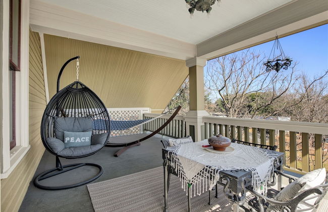 Beautiful and Unique Home With Fireplace and Pool! - Photo 37