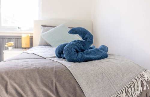 Modern 3 Bed House-Free Parking-by Holiday Homes - Foto 24