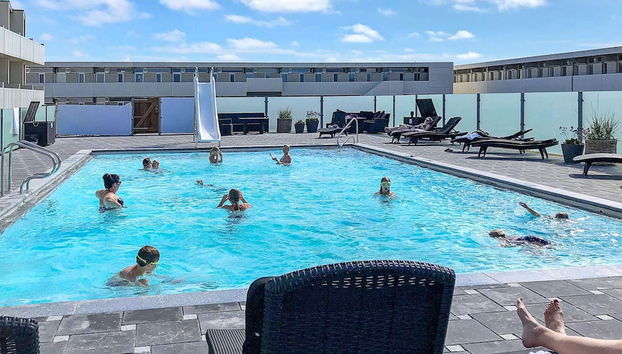 8 Person Holiday Home on a Holiday Park in Lokken - Foto 3, Piscina