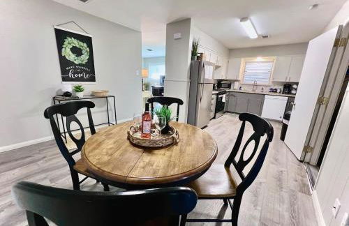 Entire 3 bedroom 1 and half bath home in Deer Park high speed wifi - Foto 12