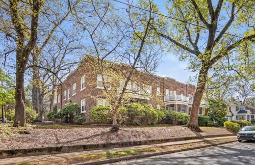 Bright and Restful 2BR near Uptown with Balcony - Foto 17