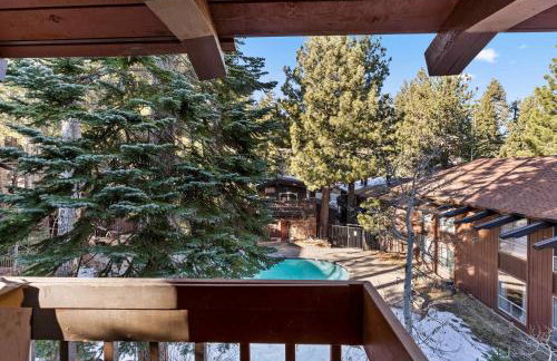 2BR Overlooks Shared Pool Near Gondola & Village - Foto 12