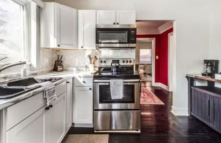 Spacious 5BR - Sleeps 10 - University District home - Photo 20