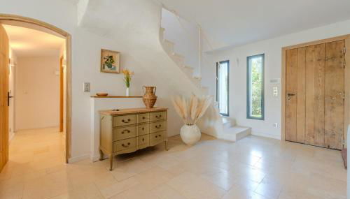 Gorgeous village home with heated pool, ideally located - Foto 4