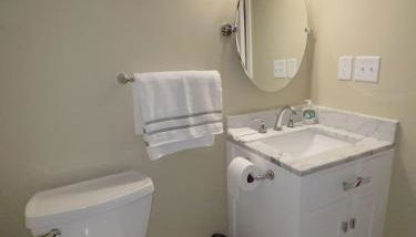 Modern 3-bedroom, big fence yard, Pets stay free - Foto 4