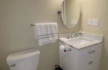 Modern 3-bedroom, big fence yard, Pets stay free - Foto 4