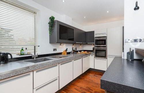 Thrushley Cottage in Wakefield - sleeps 7 - with roof terrace - Foto 27