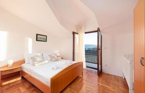 Five-Bedroom Holiday Home In Blato Na Cetini - Photo 24