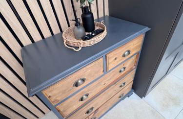 The Hide Away By The Garden Spa Stays - Hot Tub - Foto 21