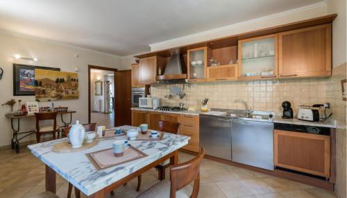 4 Bedroom Lovely Apartment In Nerola - Foto 4