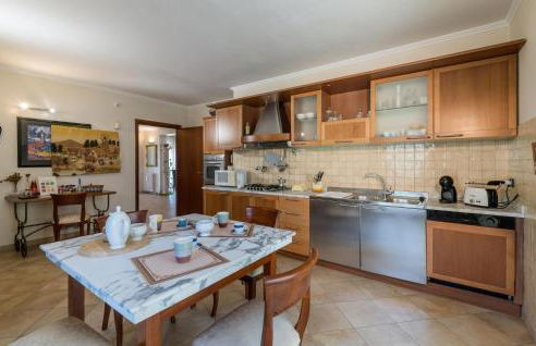 4 Bedroom Lovely Apartment In Nerola - Foto 4
