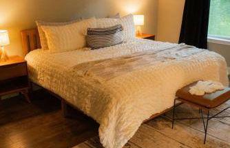 Modern 2 BD cabin with hot tub & Games & Central Loc - Foto 30