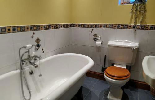 Bronte Stables - Cozy period house with parking and walled garden - Foto 7