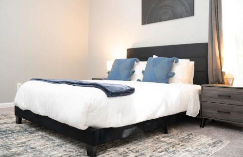 Spacious Vaulted 4BR Family Home Near Mall of GA Sleeps 12 - Foto 23