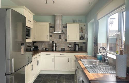 Sunny 3 bedroom house near a stunning beach - Foto 2