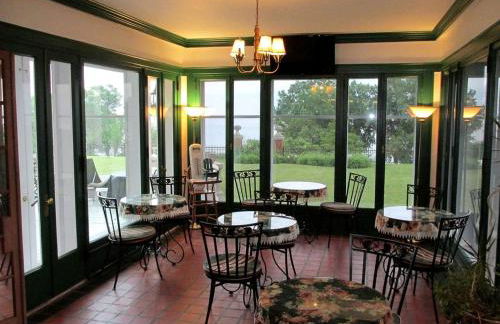 Amazing Villa Rental near Lake Michigan for Family or Group Glamping Vacations in Sheboygan, Wisconsin - Photo 13