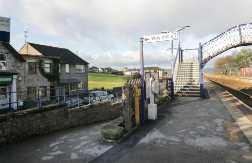 Time and Tide - Photo 31