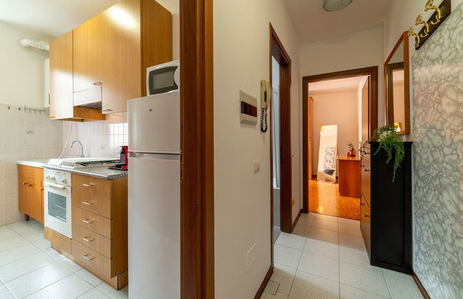 Scarlet Apartment with Garden - Photo 18